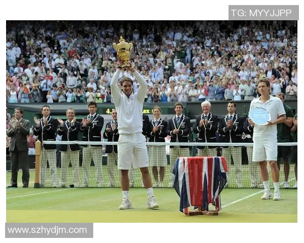 足球巨星因跟腱断裂无奈告别赛场 重返巅峰之路恐面临巨大挑战